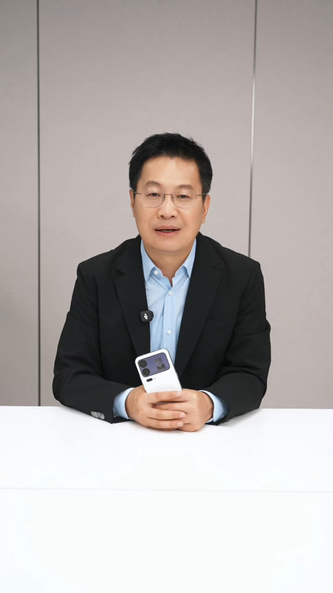 小米18Pro真机首曝看完真机实拍视频，聊聊外观改动：整机保留了妙享背屏，最大变
