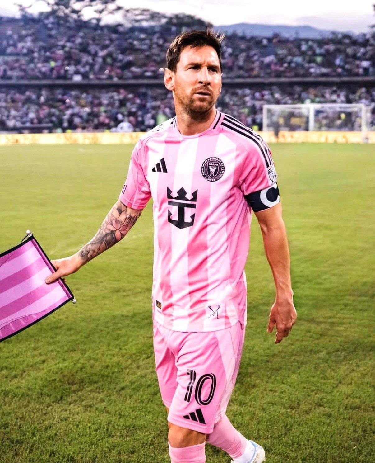 竞技体育最大的错觉，是以为梅西已经养老。
 
权威机构CIES刚甩出一份全球足坛