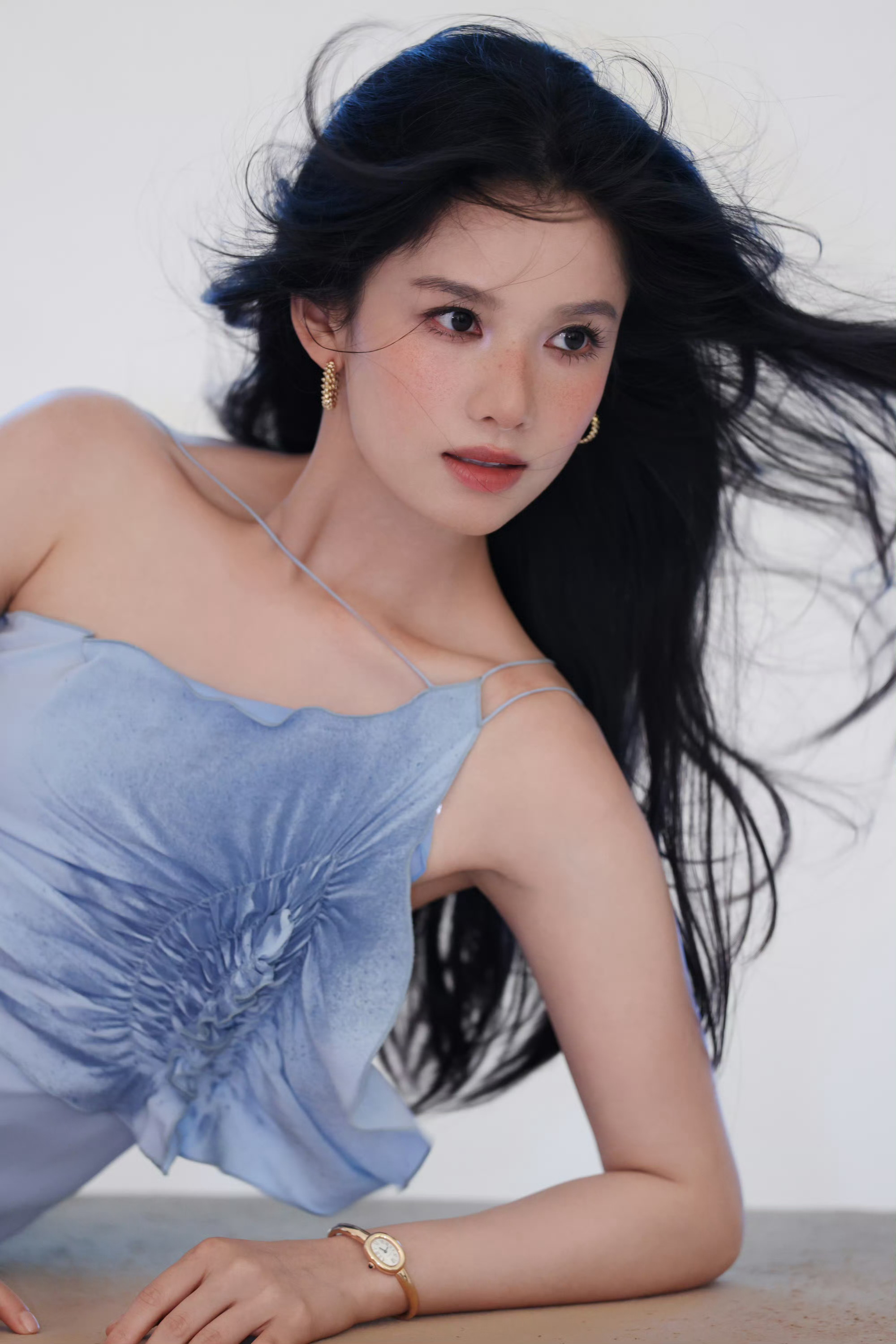 张婧仪 