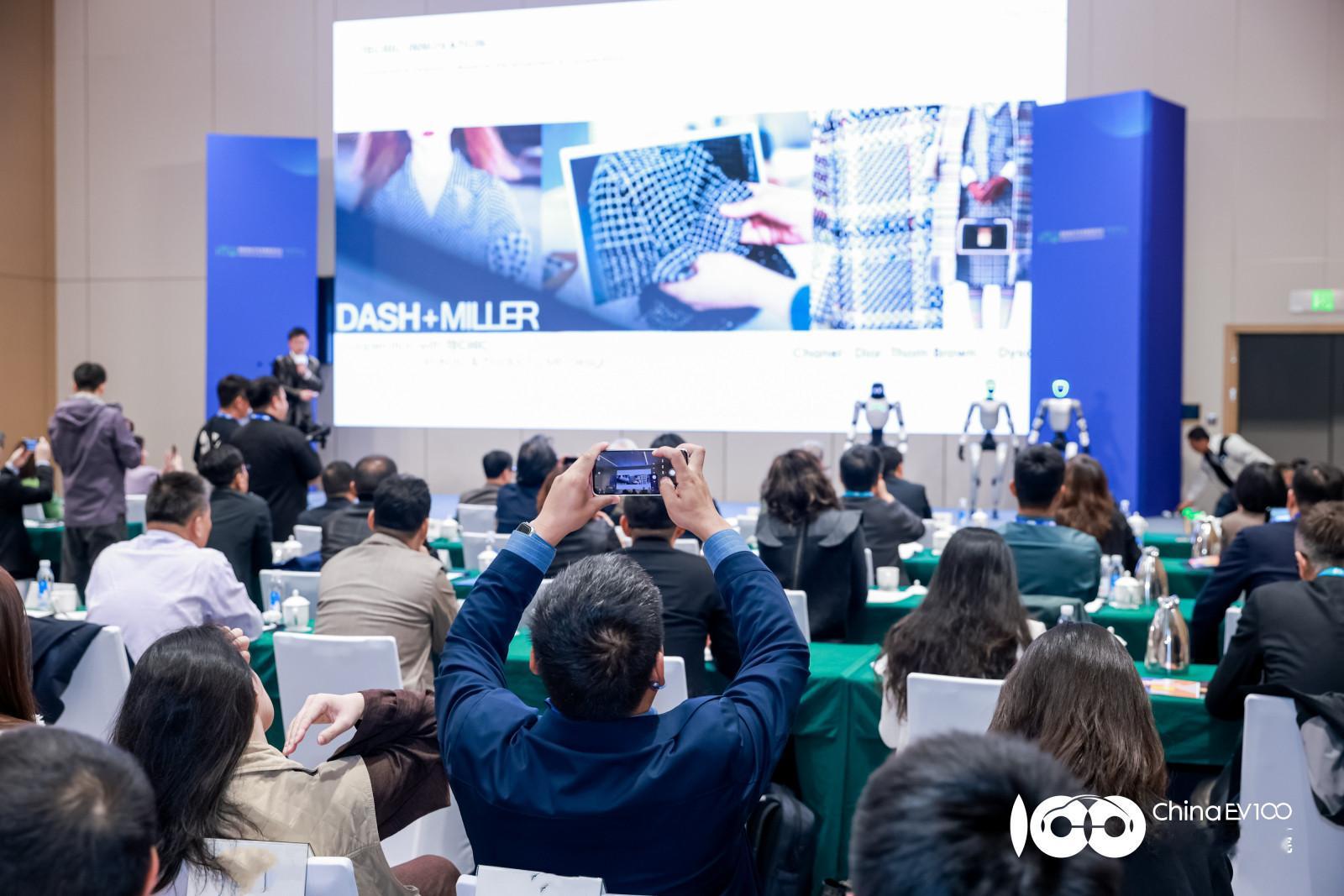 设计引领未来出行革命。智能电动汽车发展高层论坛在京举办，活动聚焦中国汽车设计在全