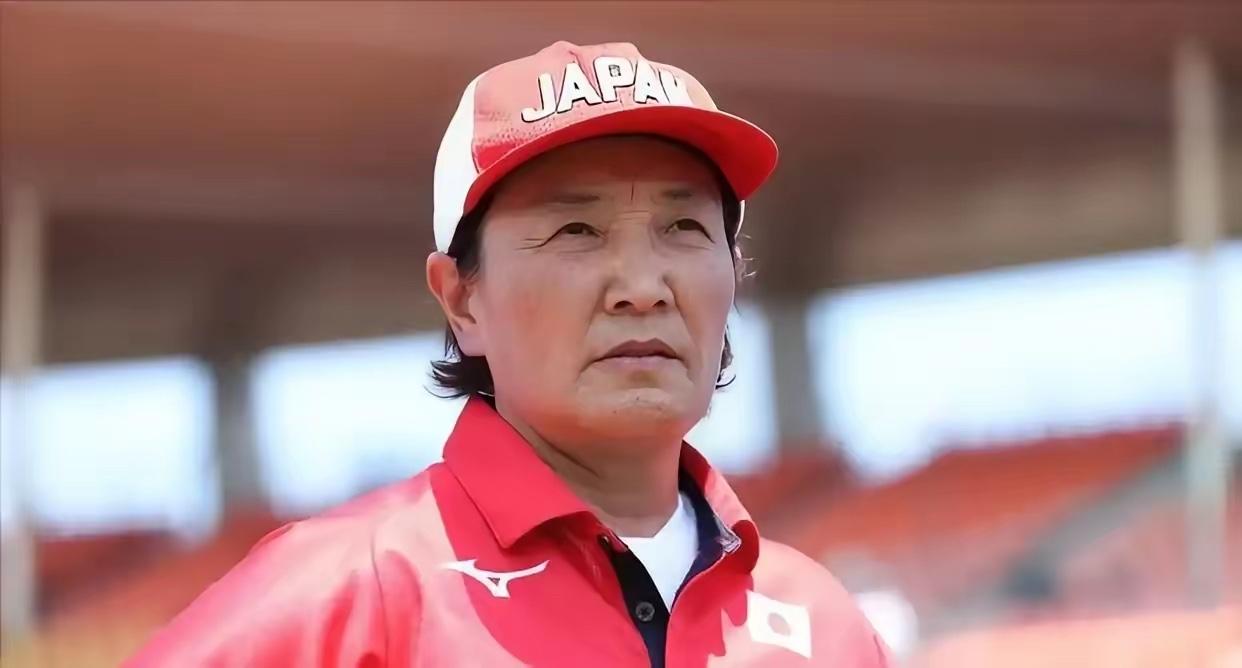 “我放弃中国国籍，成为一名日本人，就是为了打败中国队”，而她的父亲则公开回应：“