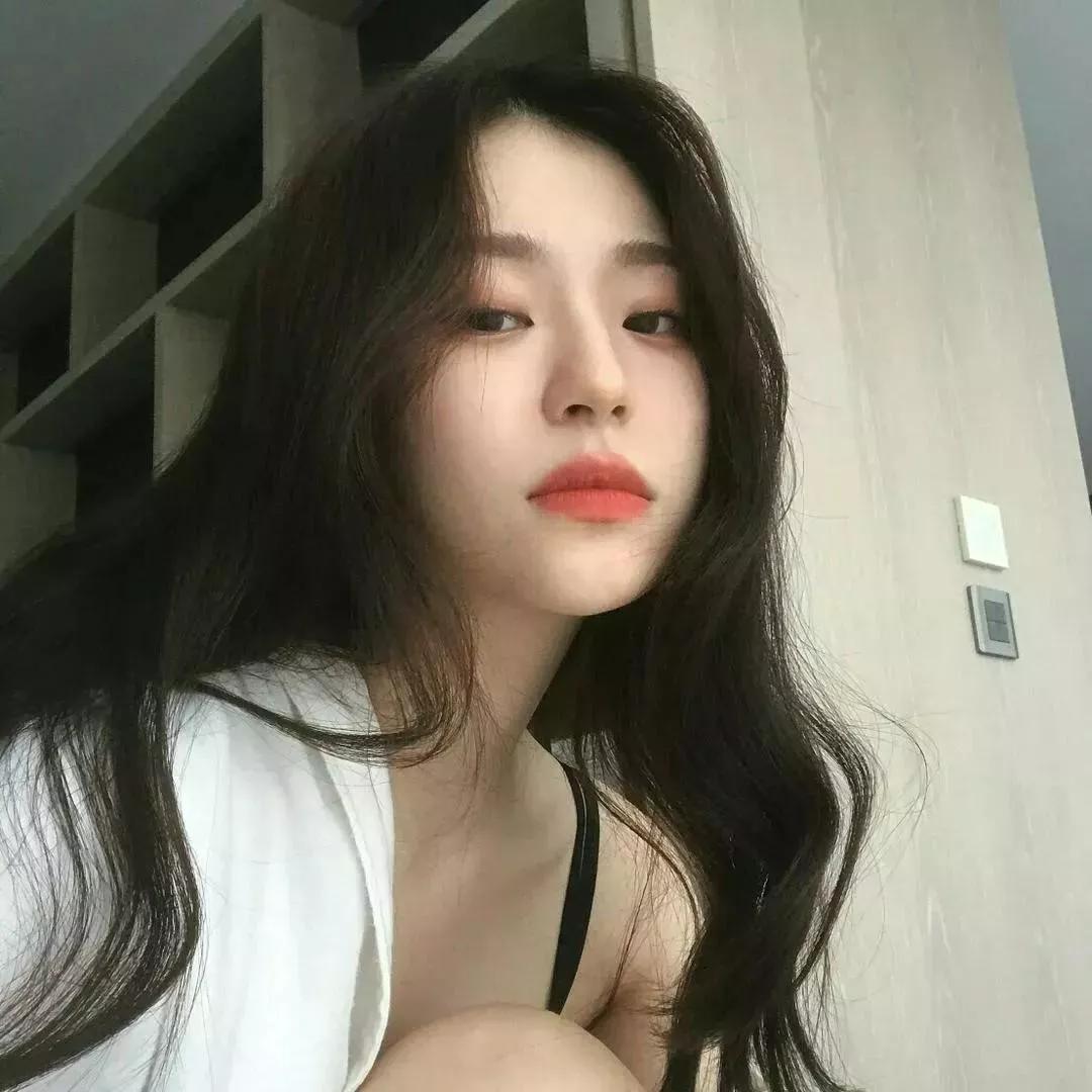 红唇映雪，风姿绰约。红唇美少女 红唇美人照 深发红唇 红唇生活照 红唇写真 红袖