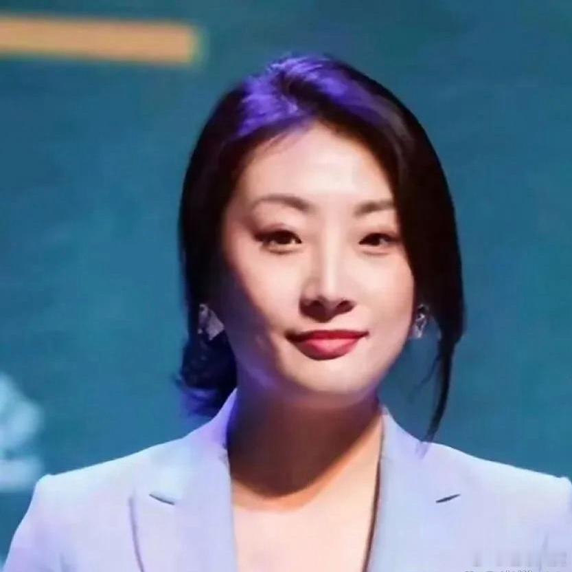 长公主这波看得人直呼过瘾。贵妃生儿子那会儿，她虽说在国外，可啥都门儿清。当着老爸