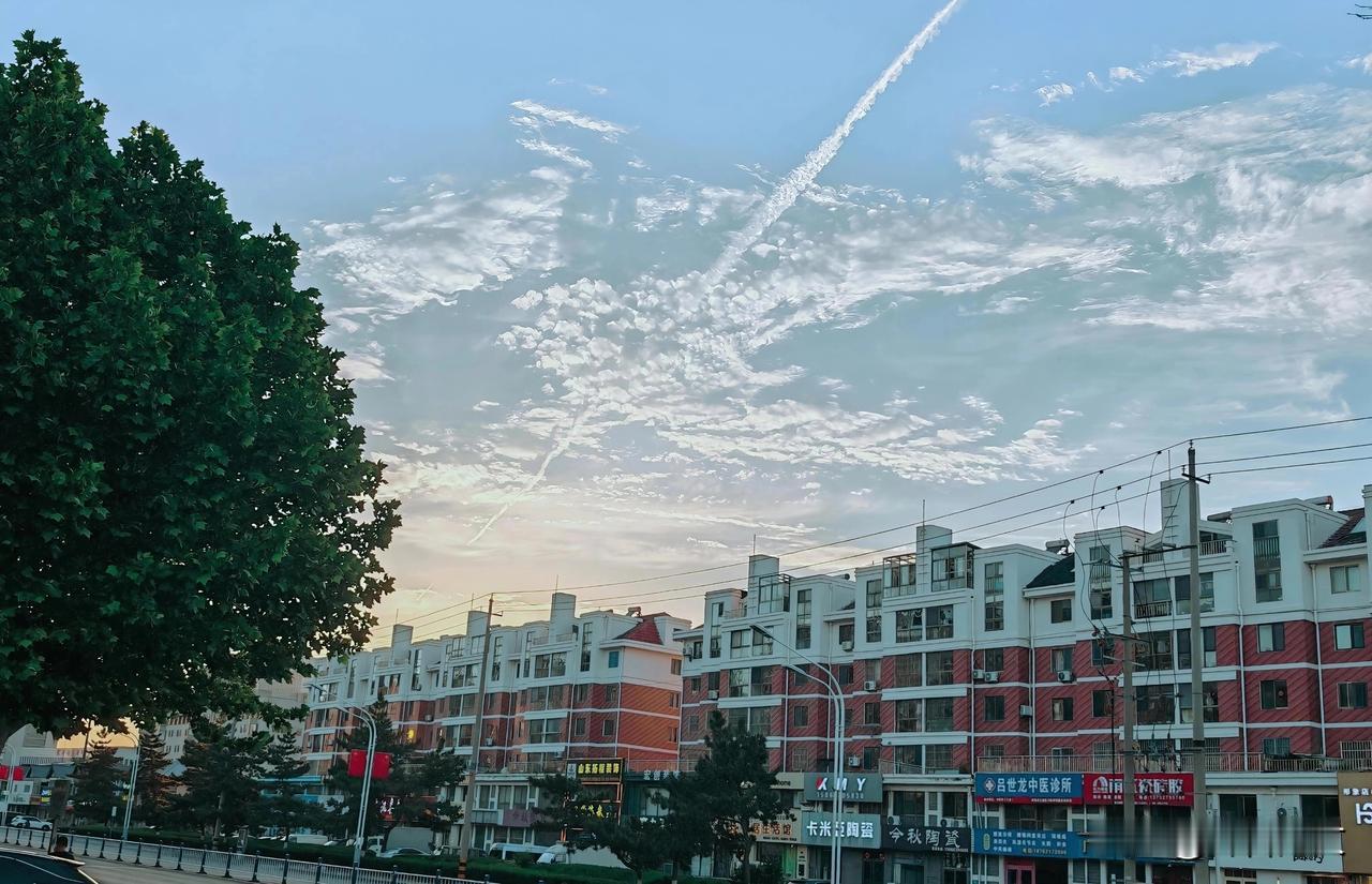 发一张图片，让我猜出你在哪里拍的日落前的天空