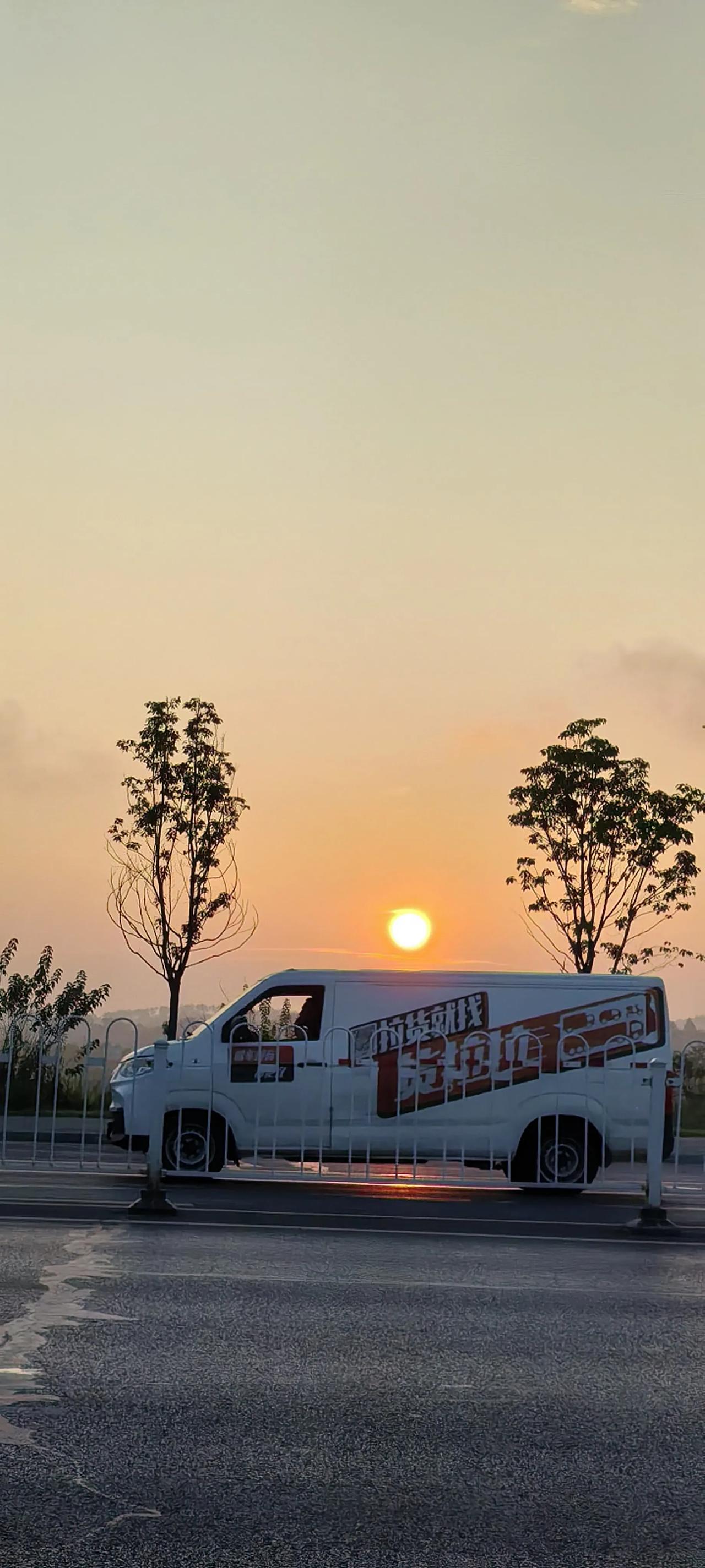 河南许昌一个四线城市，因胖东来而闻名。近日来，又因胖东来宣布关闭盈利24年、年利