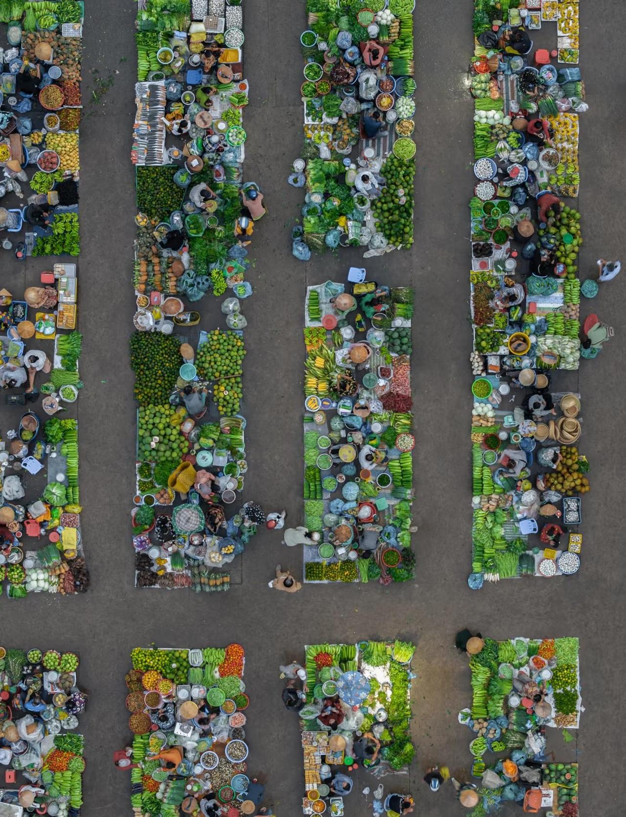 我的照片会讲故事，拍到了生活中的烟火气
每次都会为生活中的烟火气停留。
用航拍视