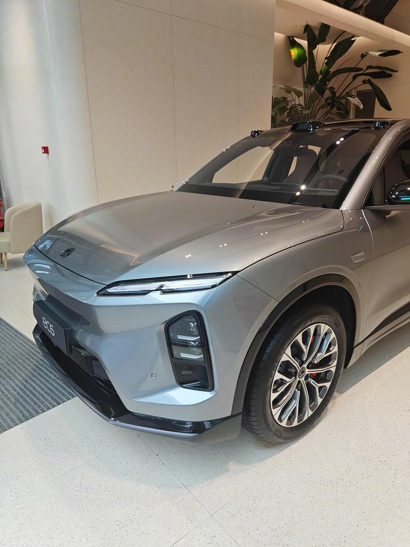 2026款蔚来EC6轿跑SUV，颜值流量款，核心动力、智能配置一流。溜背轿跑外观