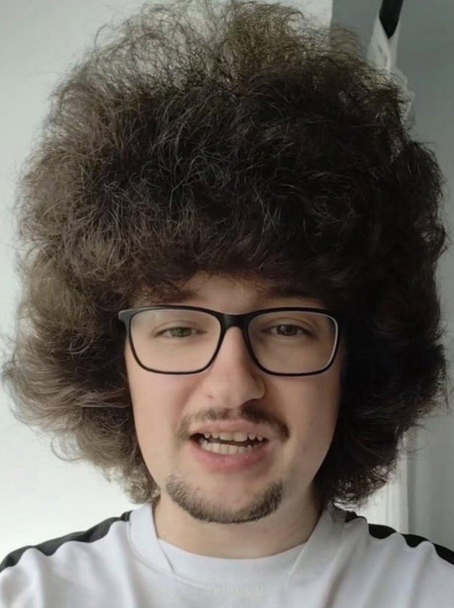 曼联又在客场演了出“先跪后爬”——落后、扳平、没赢，像极了过年包饺子，馅儿没包严