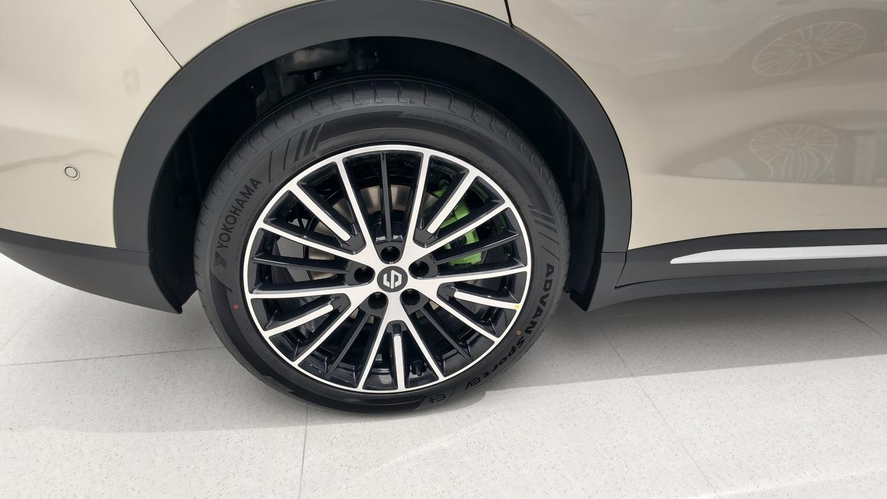 最近打算换车，一直留意十几万家用 SUV。被零跑 C11 的激光雷达辅助驾驶这个