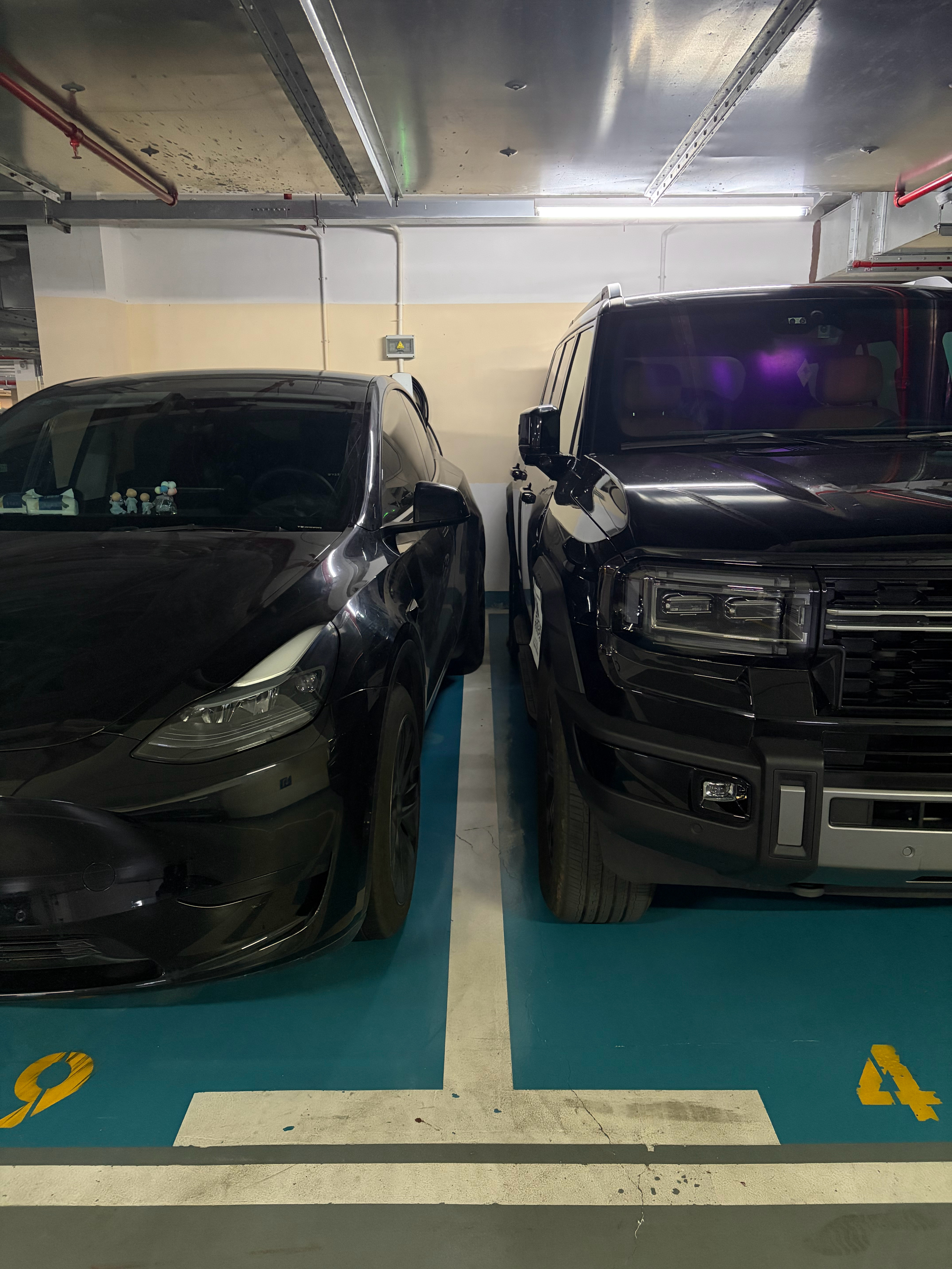 卧槽我真的震惊只要我不给他们挪车，这家人就不用车了？！之前三天两头喊我滚远点让位