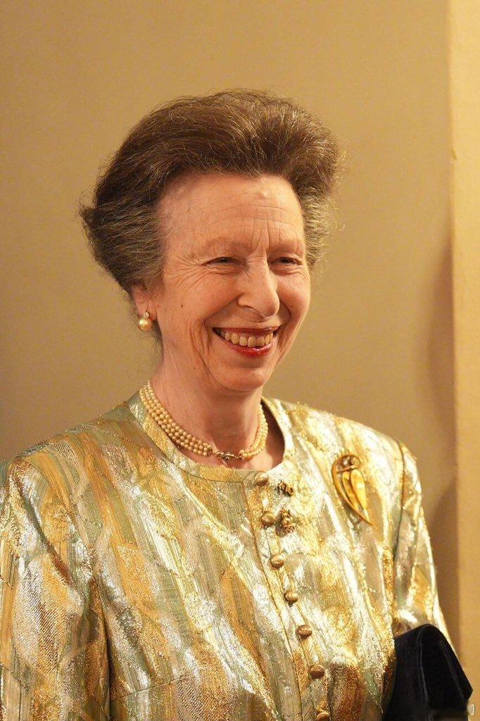 英国王室 🇬🇧6月9日，安妮公主在伦敦的兰斯当俱乐部出席1976年奥运会团体