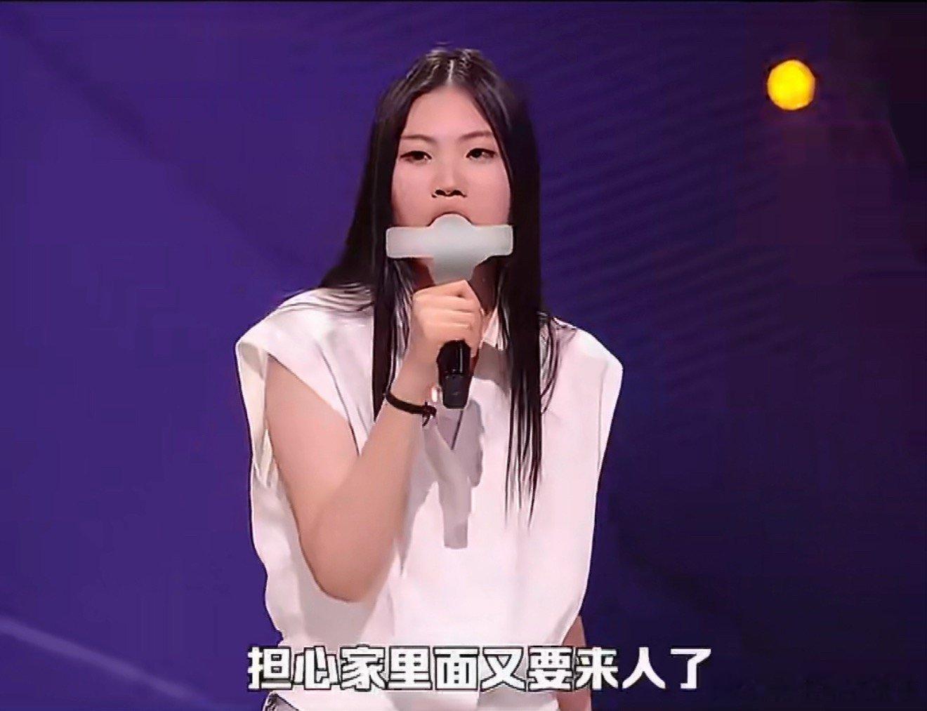 王大刀专治妈妈谈恋爱王大刀小小年纪就成了“教导主任”，专管妈妈早恋谈恋爱可还行！