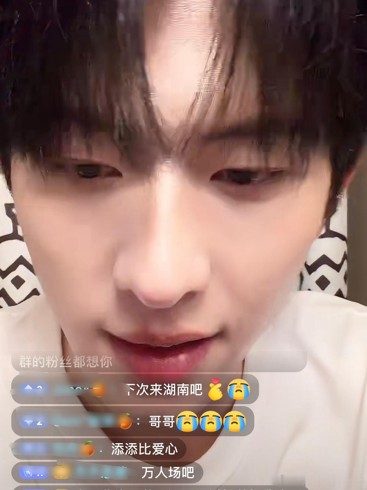 万人场我问的，不行咱们开体育馆半场也行