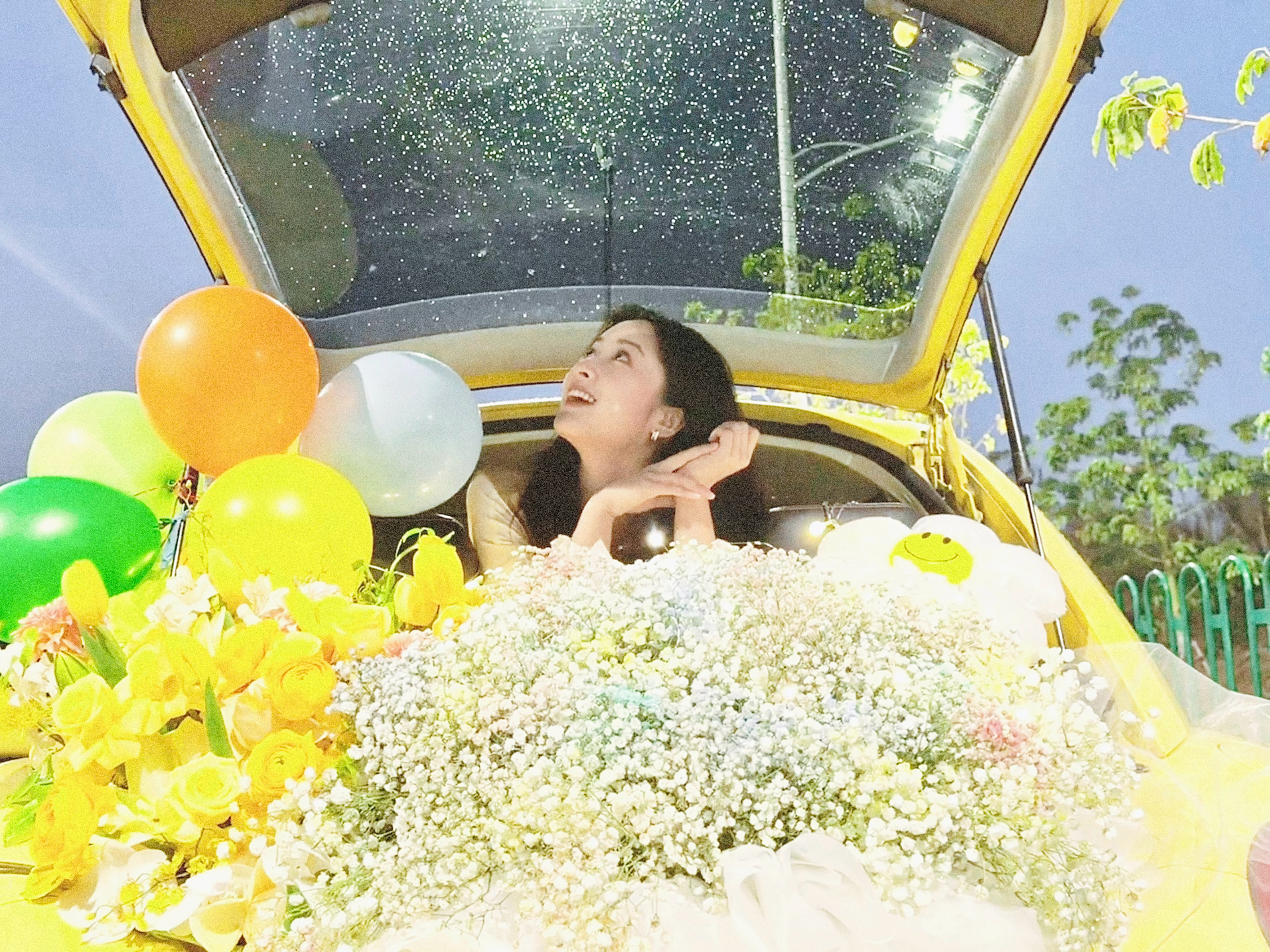 好喜欢live里的这个瞬间 理性中不失天真的一位魅力女士 