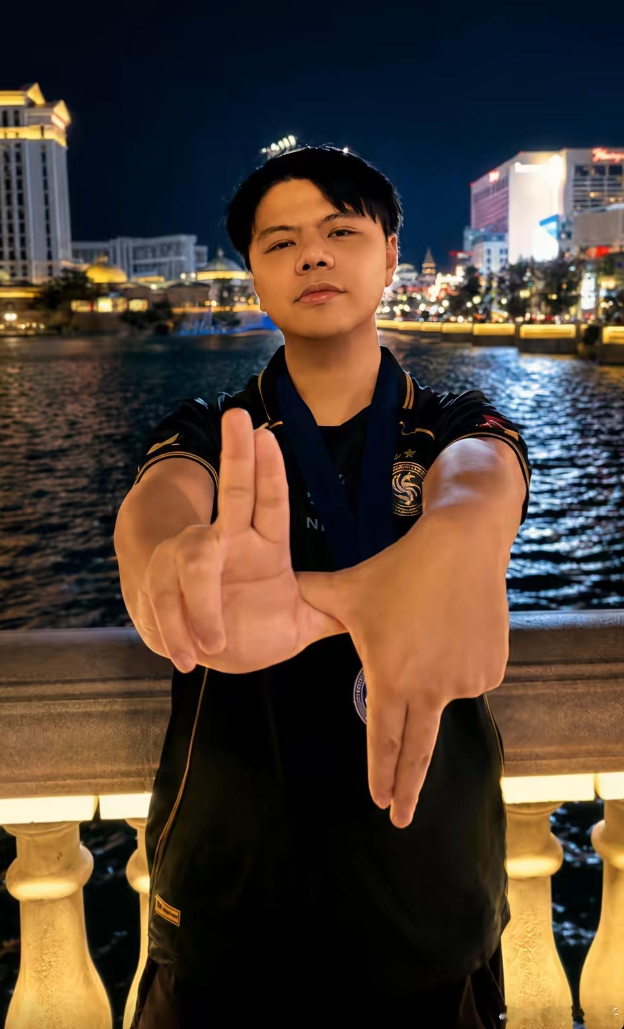 孩神，怎么你也小孩曾卓君