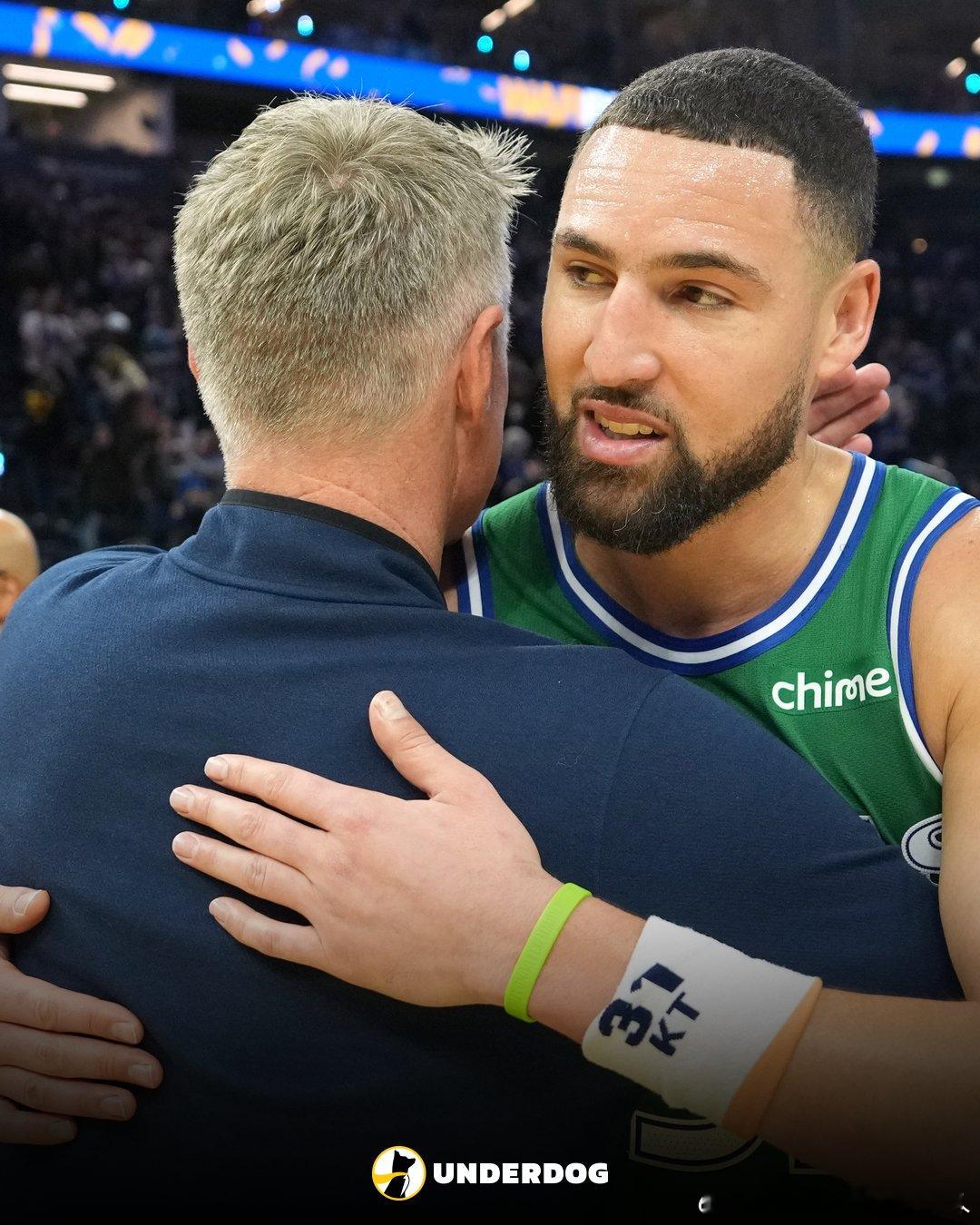 史蒂夫·科尔谈克莱·汤普森：“我永远也无法习惯看到克莱在场上。我想念克莱。真希望