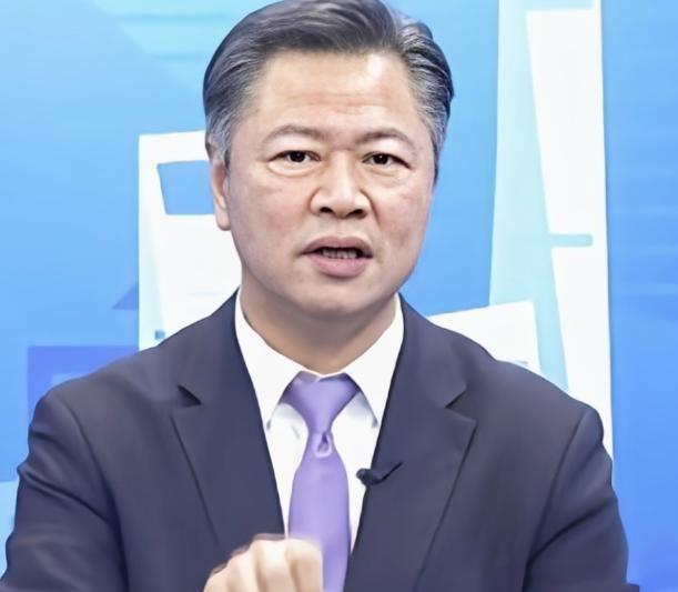 赖岳谦太敢说了，曾直言中国战略思维过时了！他说：中国大陆过去一直强调自己不怕事也