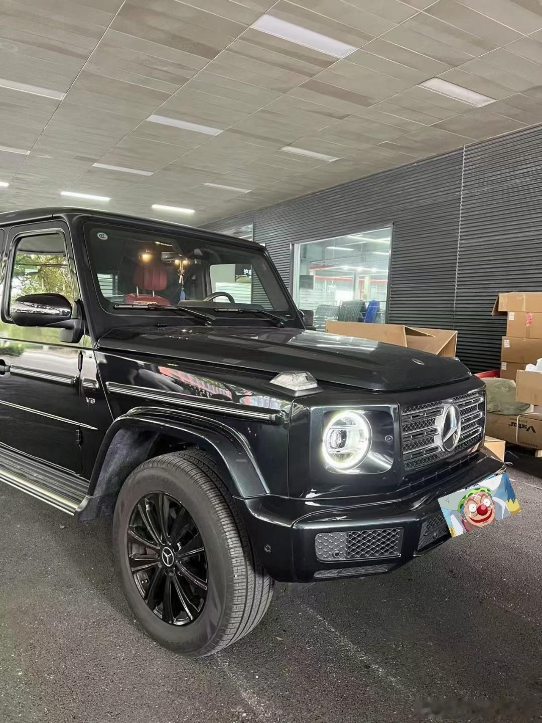 中规g500 ，22出厂，23上牌，7700公里，原车亚光黑/红内，贴的亮黑的膜
