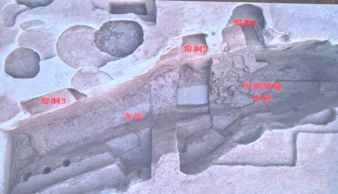 发现关中地区最早地坑院式建筑】5月23日，在“寻找‘最初的中国’——秦晋豫‘十四