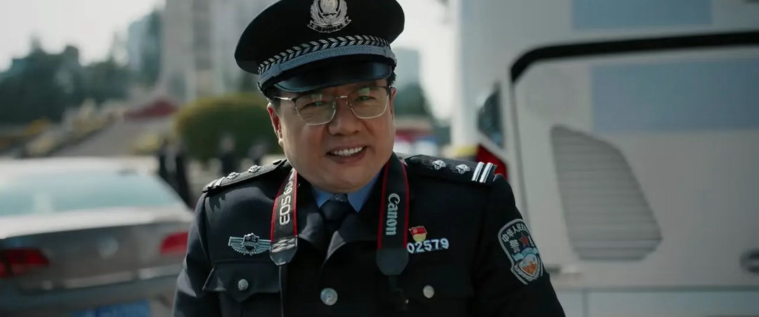 《藏锋》爆火，全员熟脸，只有这三个主演让人出戏。演谭副处长的段奕宏胖了不止一点点