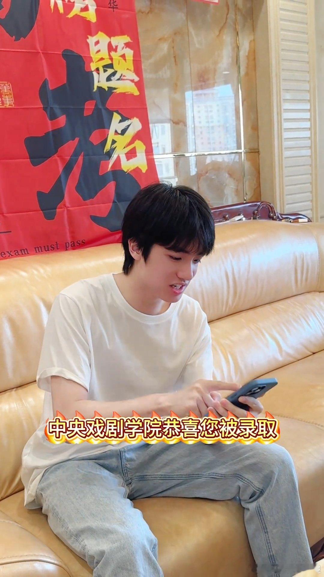 林栋哲考上中戏了林栋哲饰演者简宇熙考上中戏了 “栋哲考上大学了，我同你阿爷都不晓