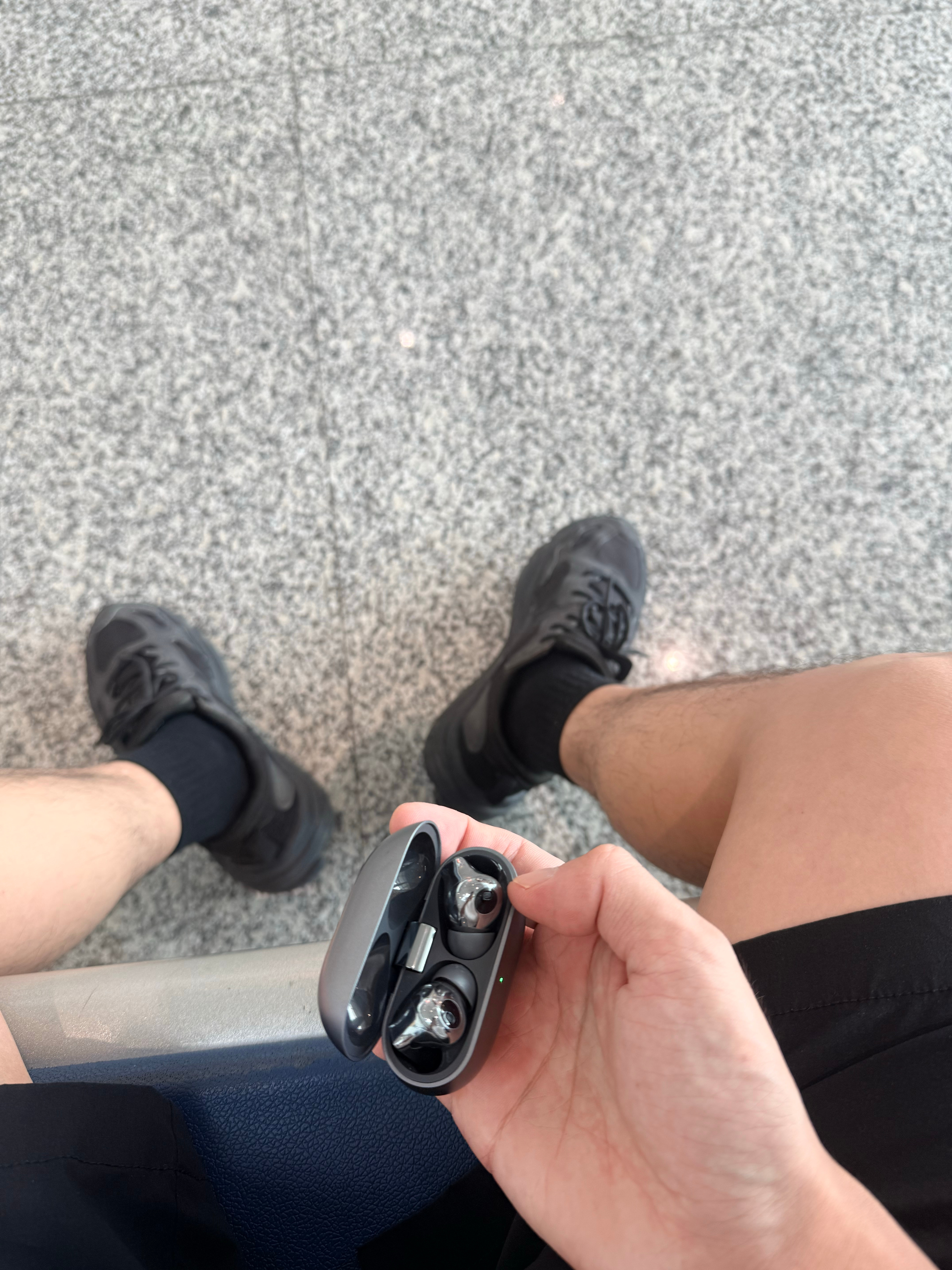 一个喜欢黑袜，皮鞋，西裤，正装的男孩子能坏到哪里去呢