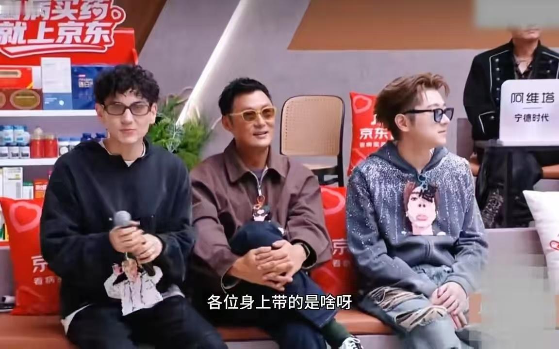 余文乐披哥拒绝唱跳 嘎子哥开场那段蒙古舞多惊艳，正片里却一直等不到他再跳。披荆斩