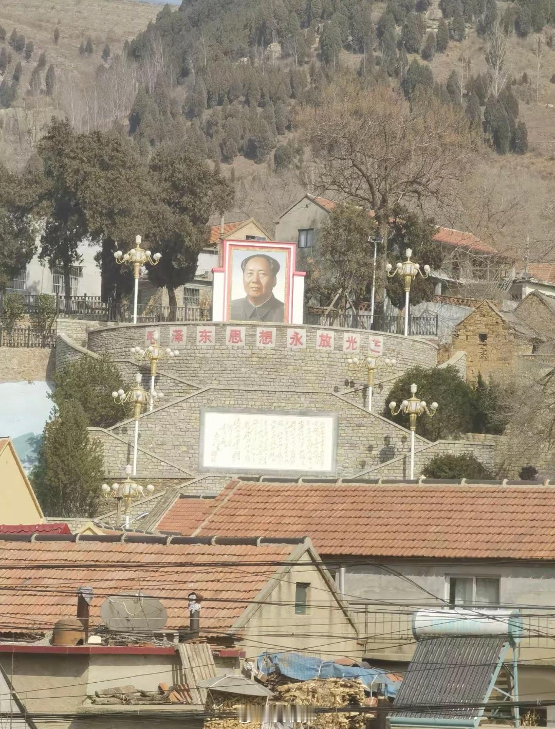 山东IP，定位不详，教员像，老标语，《沁园春•雪》，这组合能抗几百年风雨。现在看