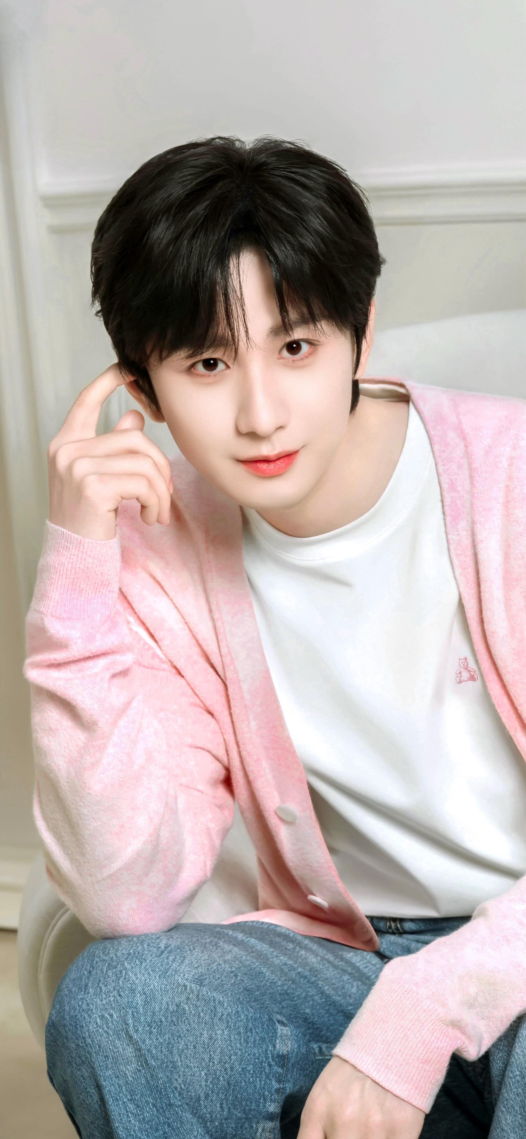 新壁纸换上啦，粉粉的真好看