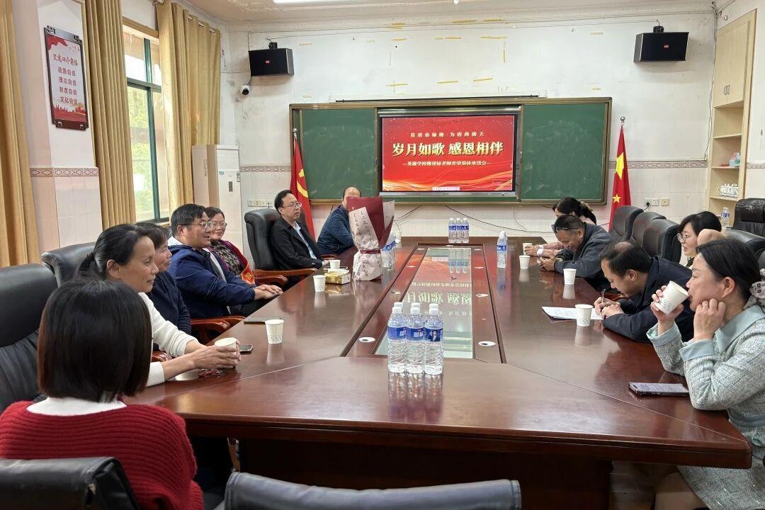 南昌经开区熊建妹老师光荣退休欢送会
         4月30日举行，陈志强副书
