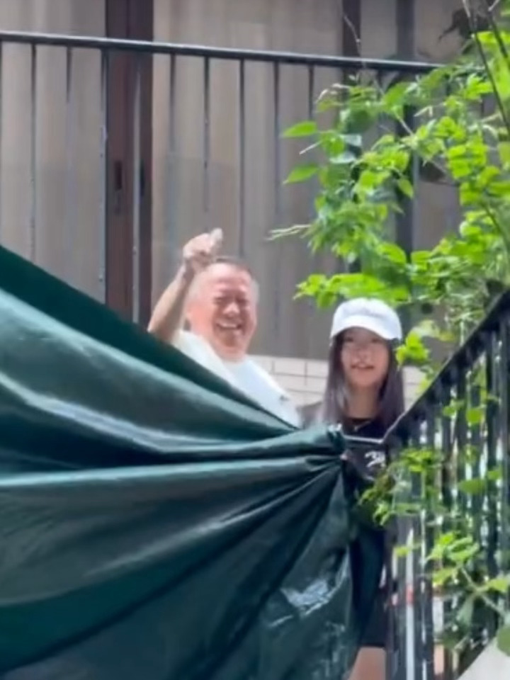 工作日的香港，非公开未号召的一个随拍开机仪式结果这么多人，成毅这个人气和活粉啊啊