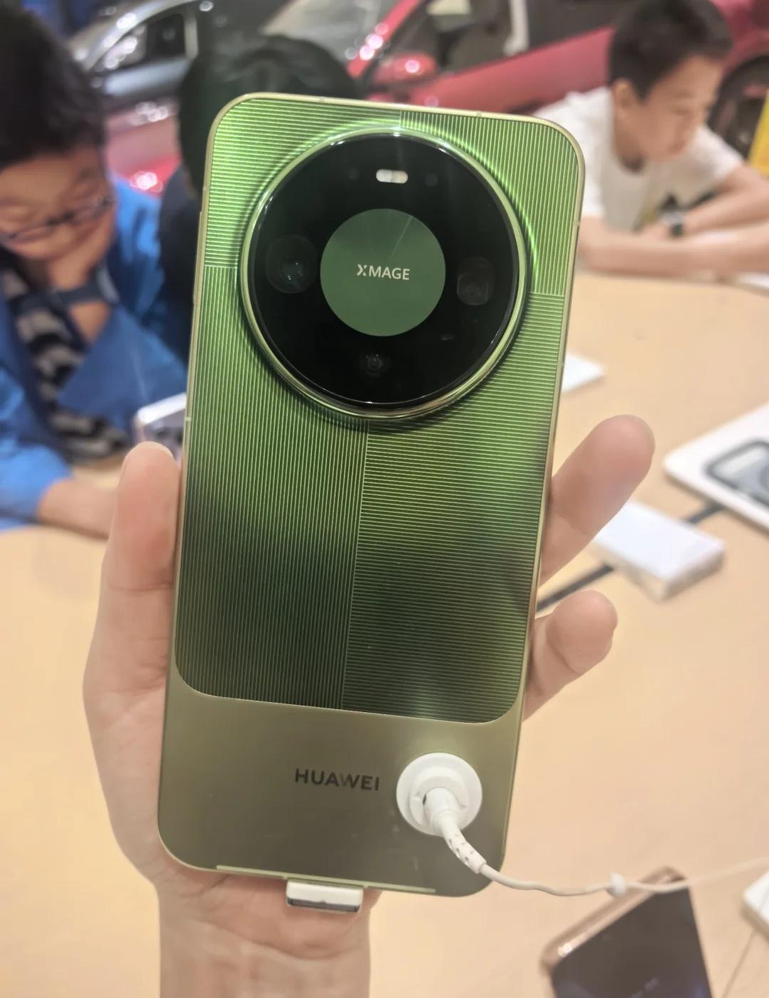 华为新品来啦
Mate一起发光吧 快来体验下华为mate90新款，各种颜色时尚好