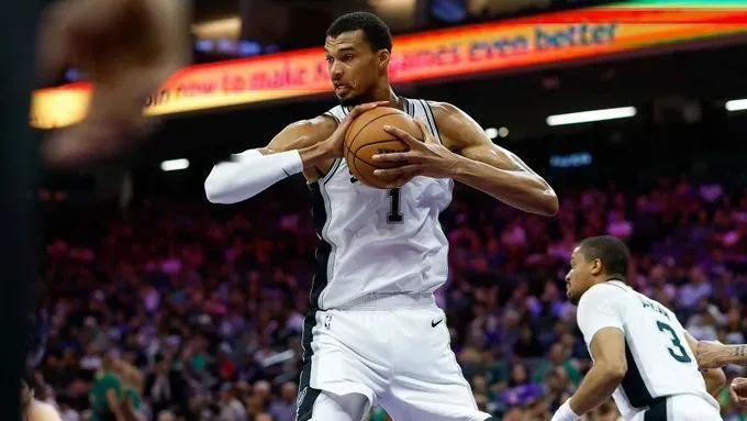 目前流出的DPOY投票：文班40分、霍姆格伦12分、戈贝尔2分
在2026年4月