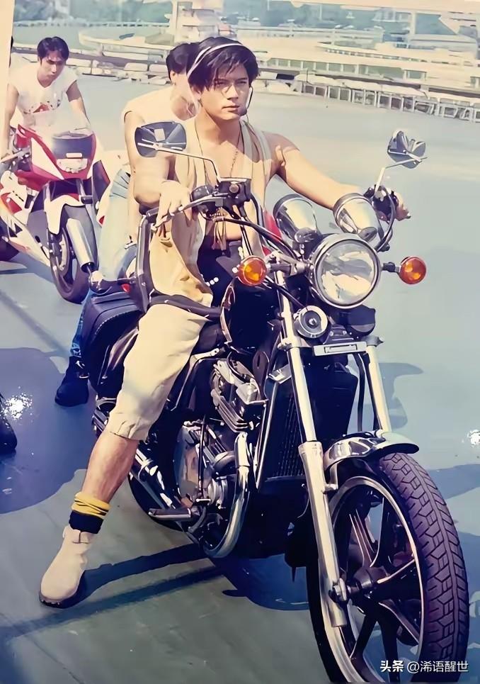 这位天王身家20亿，家里每月开销却严格控制在100万以内。经纪人负责管钱，每月给