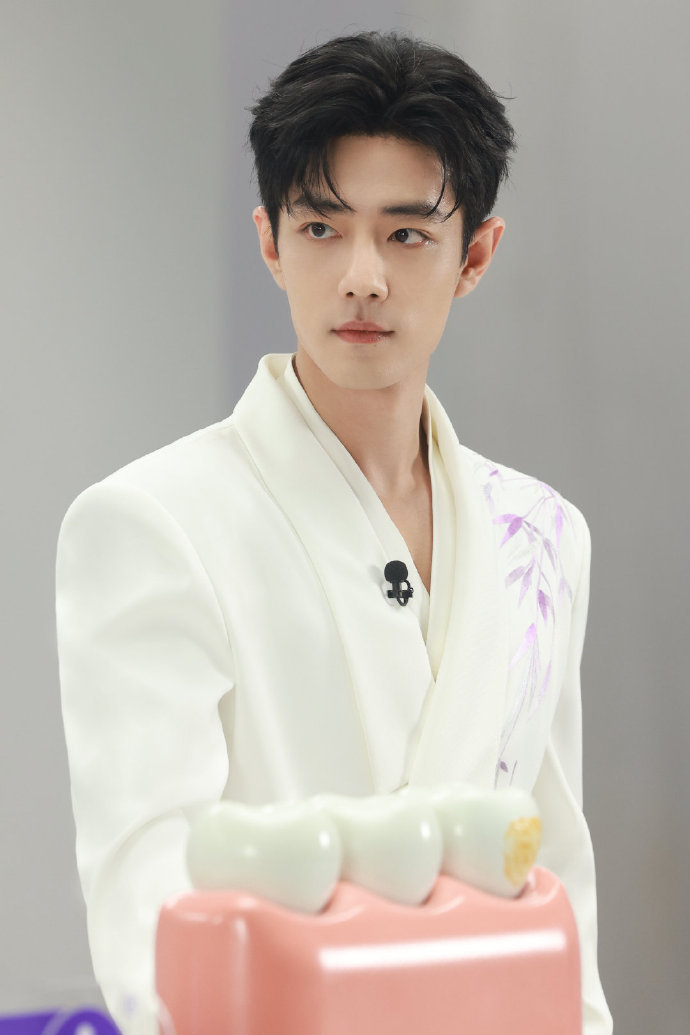 肖战今晚直播造型 好俊美～ ​​​