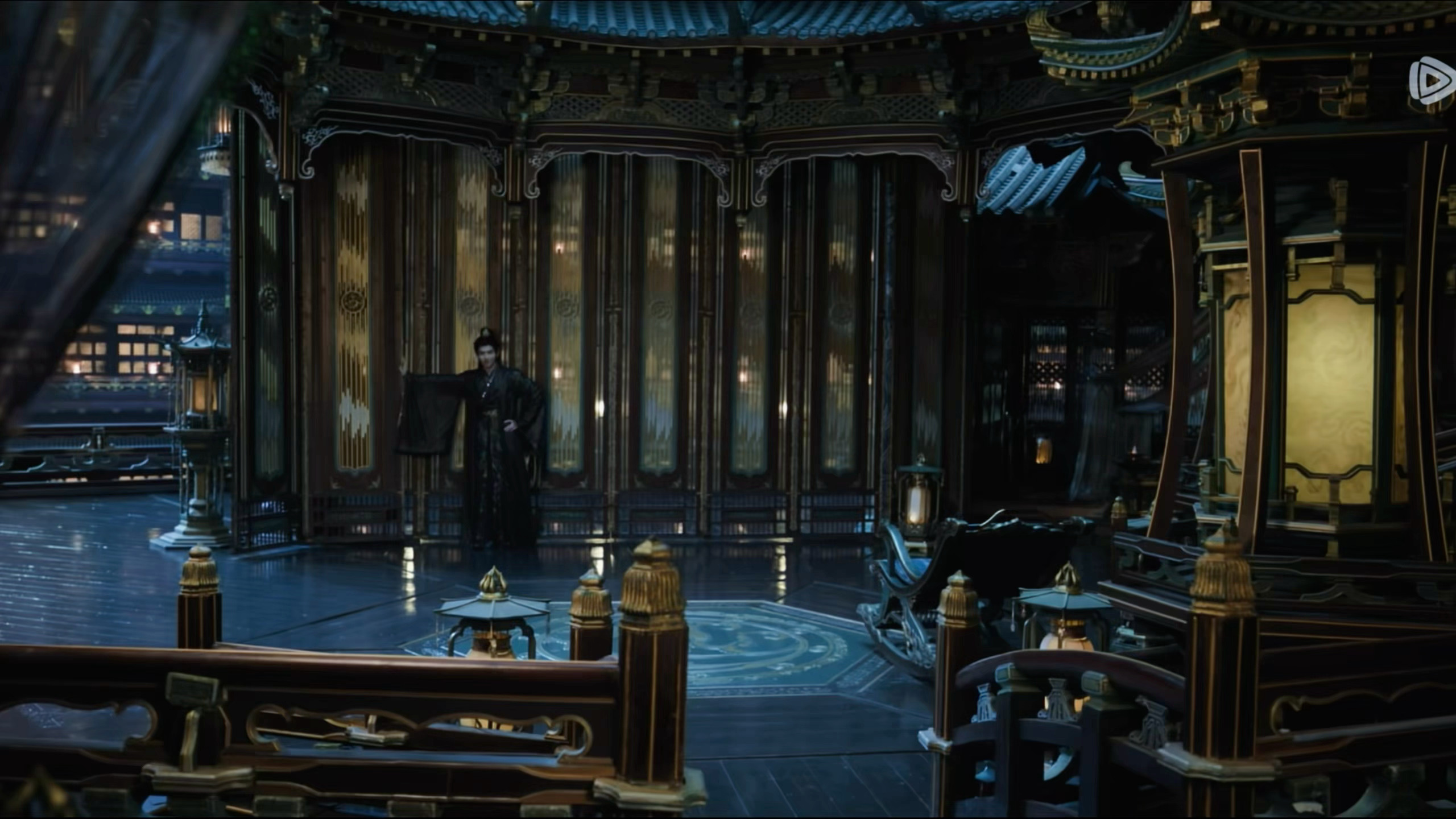 贺思慕，女王和小狗白日提灯