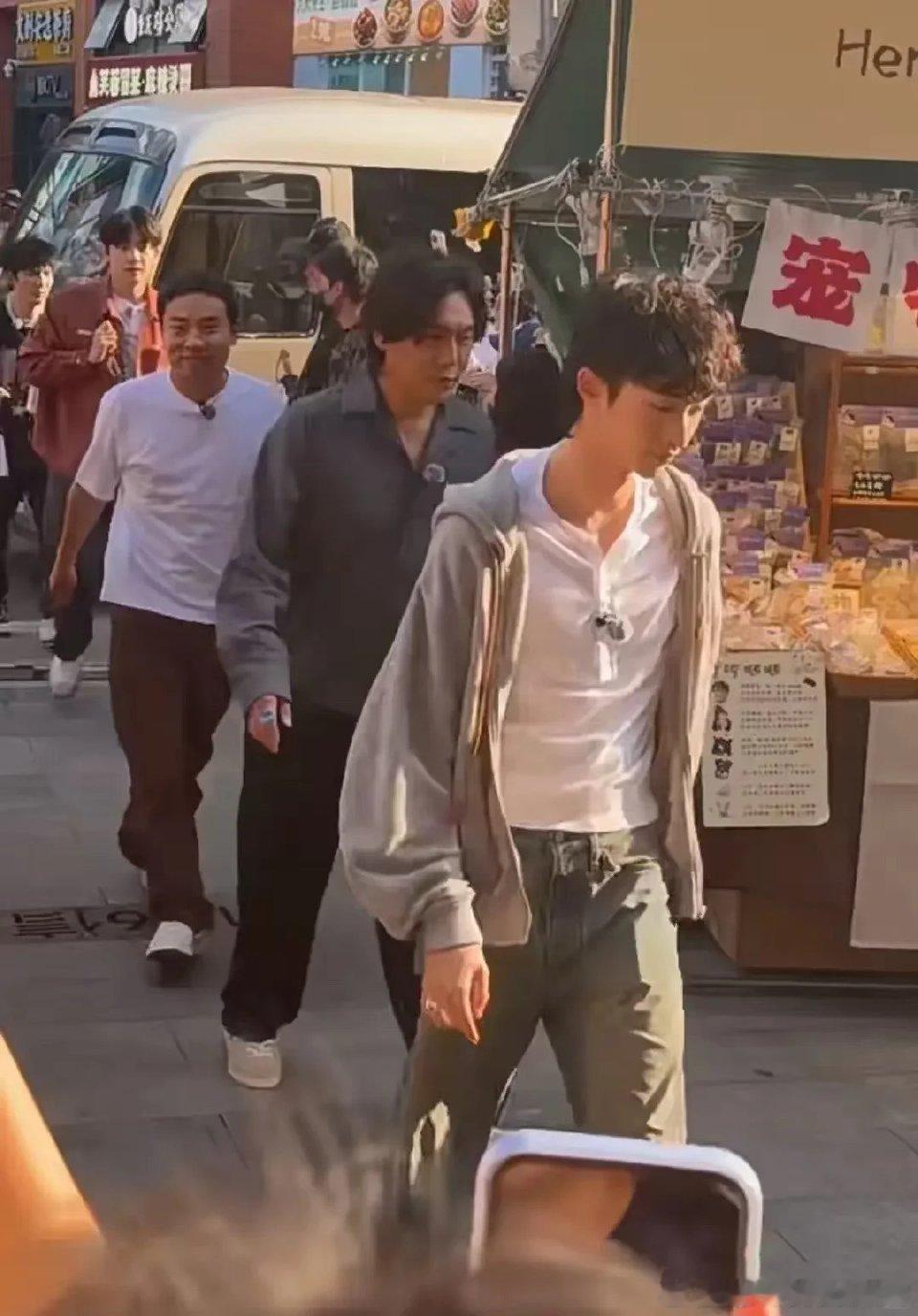 秦昊怕自己有爹味快乐趣吹风秦昊和恩利聊刺激项目，全程主打一个反差，恩利超爱冒险却