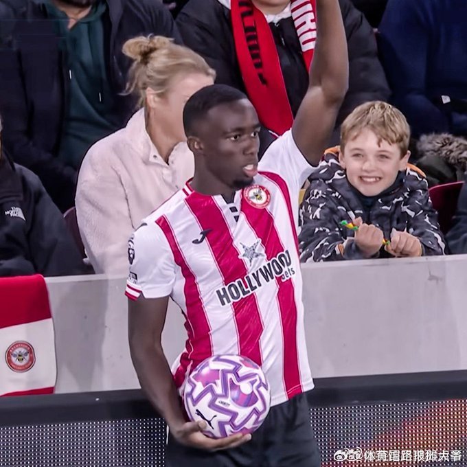 泰晤士报：FAB（国际足球协会理事会）计划在明年1月提出以下新规建议↓▪️门将持