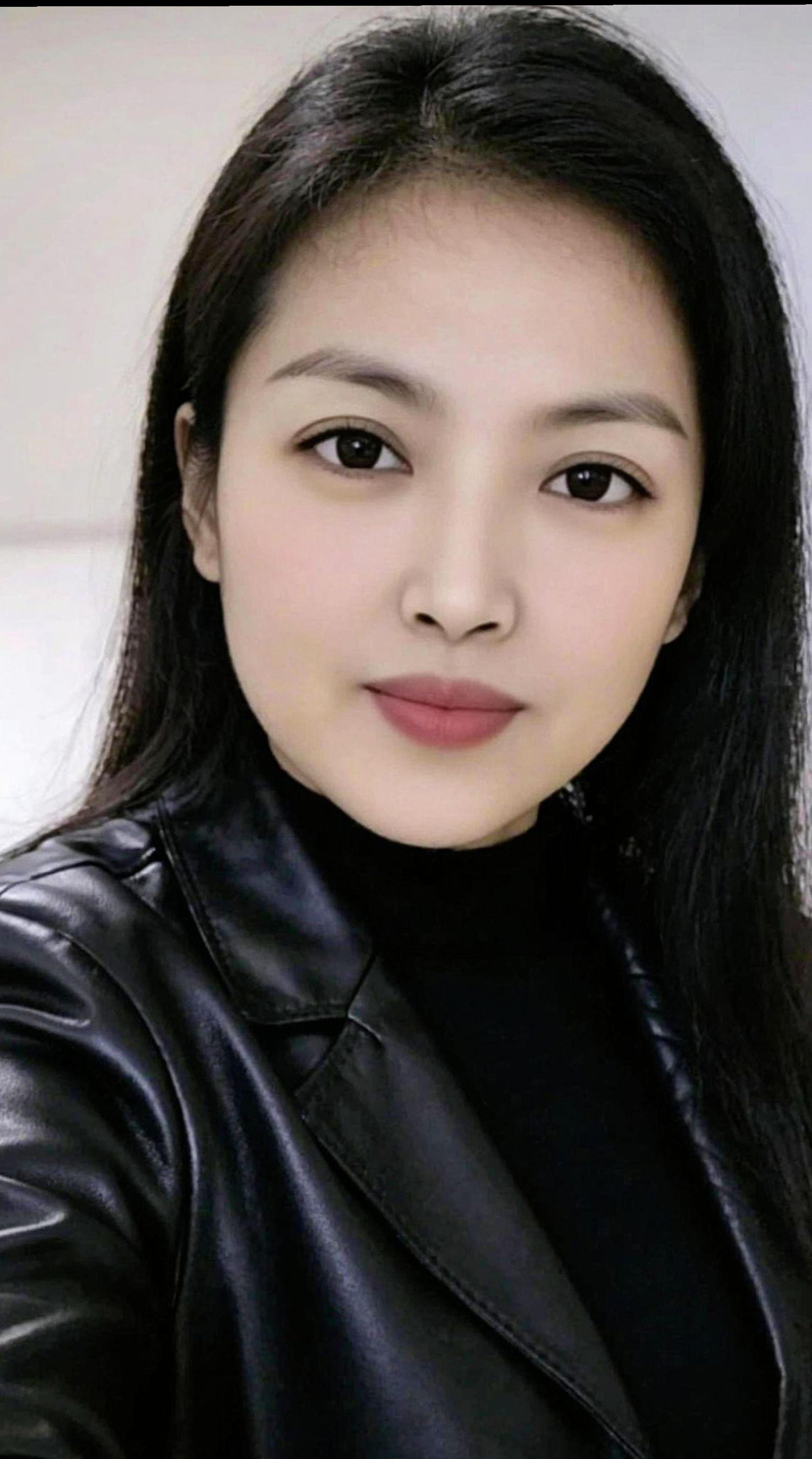 穿搭 气质穿搭 随拍 AI皮衣自拍