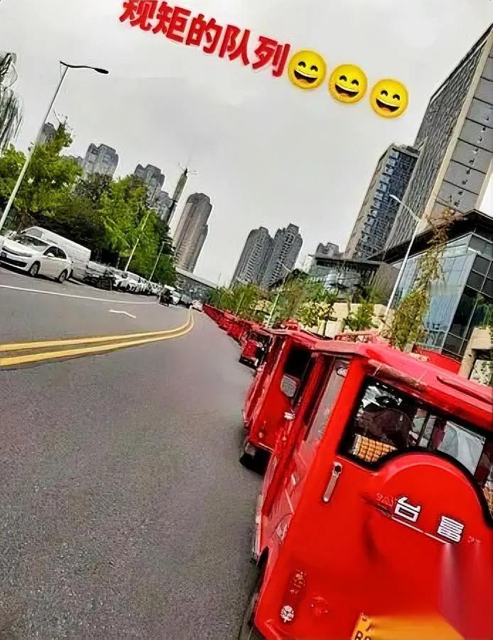 成都街头的对话，扎心到我关掉了网约车APP。

火三轮大爷的一句话，戳穿了多少人