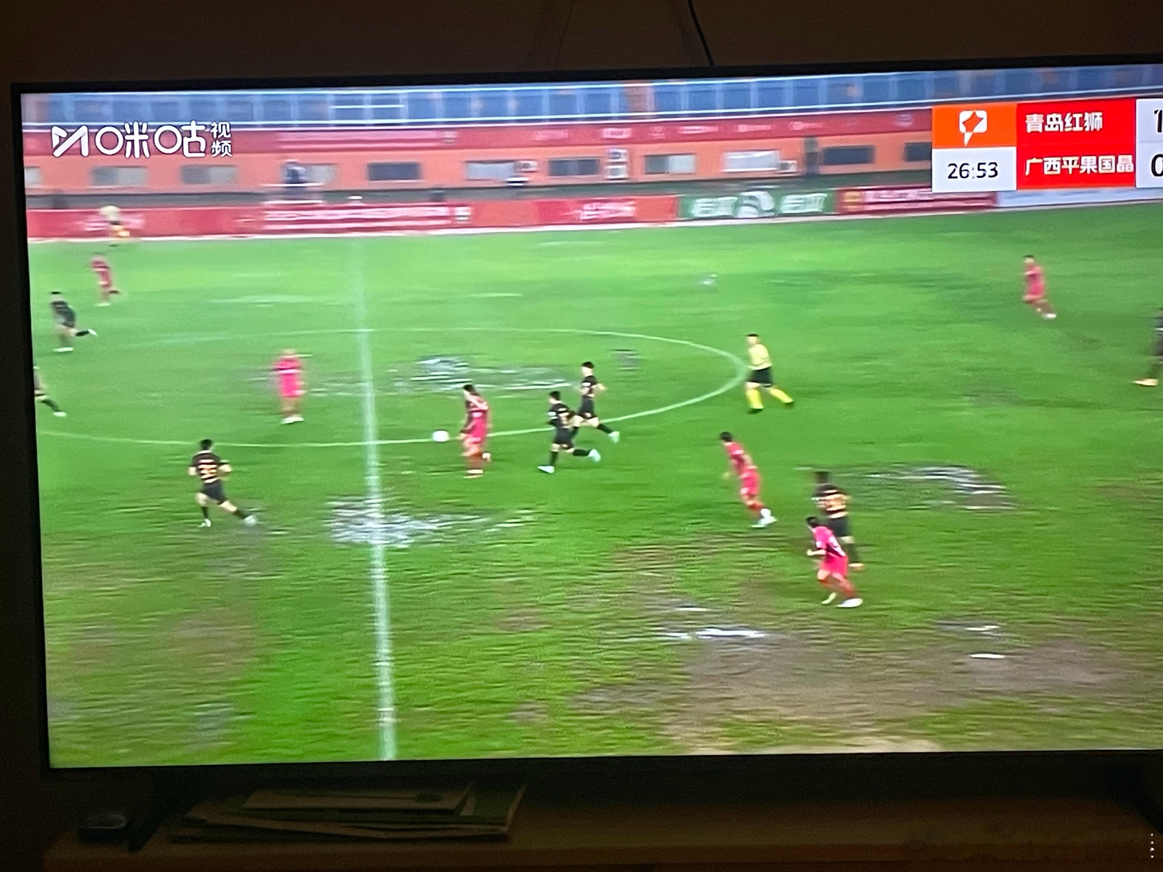什么人会看一场青岛红狮踢广西平果的直播呢。确实也不好想象。 ​​​