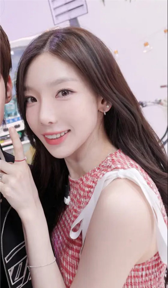这张泰妍好像Jessica呀，捡一口泰西😁😁 