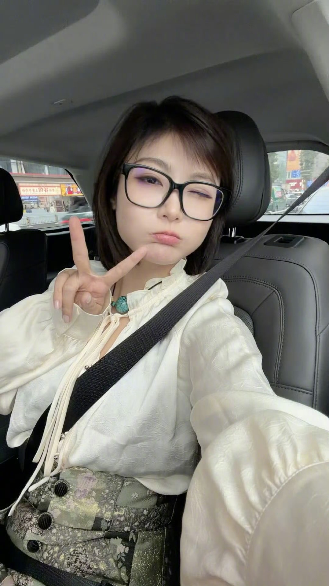 今天9点互动包继续走起，你们赶紧去催东北电吹红包代言人更新美照吧，我可快没素材可