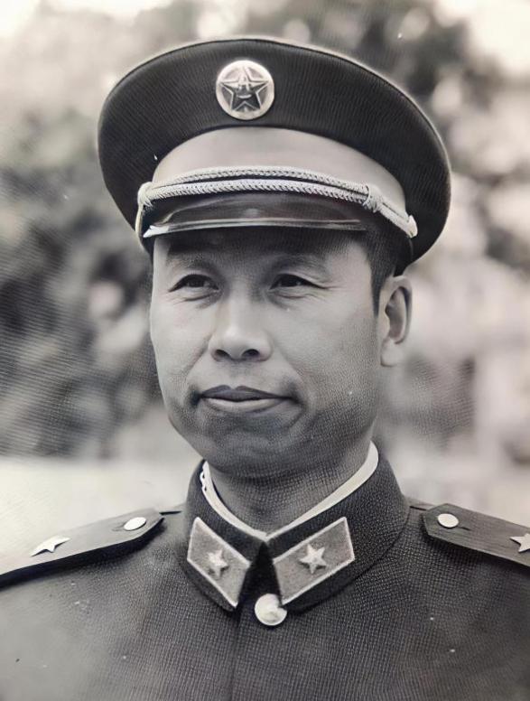 1984年9月，昆明军区会议室。刘玉尊站起来，把一盘磁带塞进录音机。沙沙声后，突