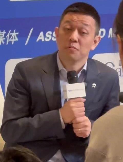 李斌称蔚来辅助驾驶目标是减少事故定位务实接地气，回归安全本质，不盲目追高阶概念，