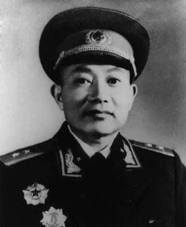 他是唯一被俘的开国中将。湖南平江人，享年95岁。他历经长征、抗日战争与解放战争，