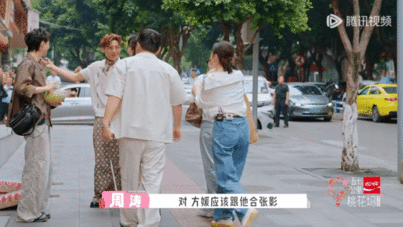 方媛也逃不过和郭富城人形立牌合影坞民集体烧烤偶遇趣味小插曲，郭富城人形立牌引发全