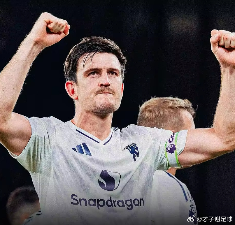 据知名转会记者罗马诺报道，曼联接近于33岁英格兰中后卫马奎尔续约一年，合同期至2