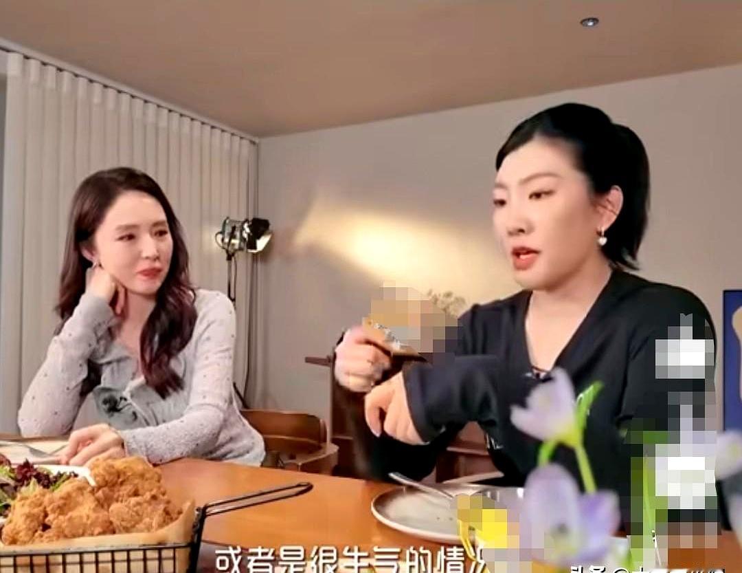 节目里，董璇一句“你们会不会冷战”，把话题点燃。
徐梦桃直接给了答案：恋爱时就立