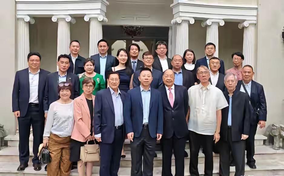 知道怕了！中国发最后通牒第2天，菲律宾不情愿的释放被抓中国人

最近一个月，菲律